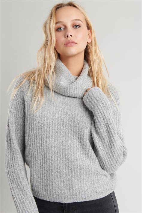 Women's sweaters, turtlenecks, & cardigans